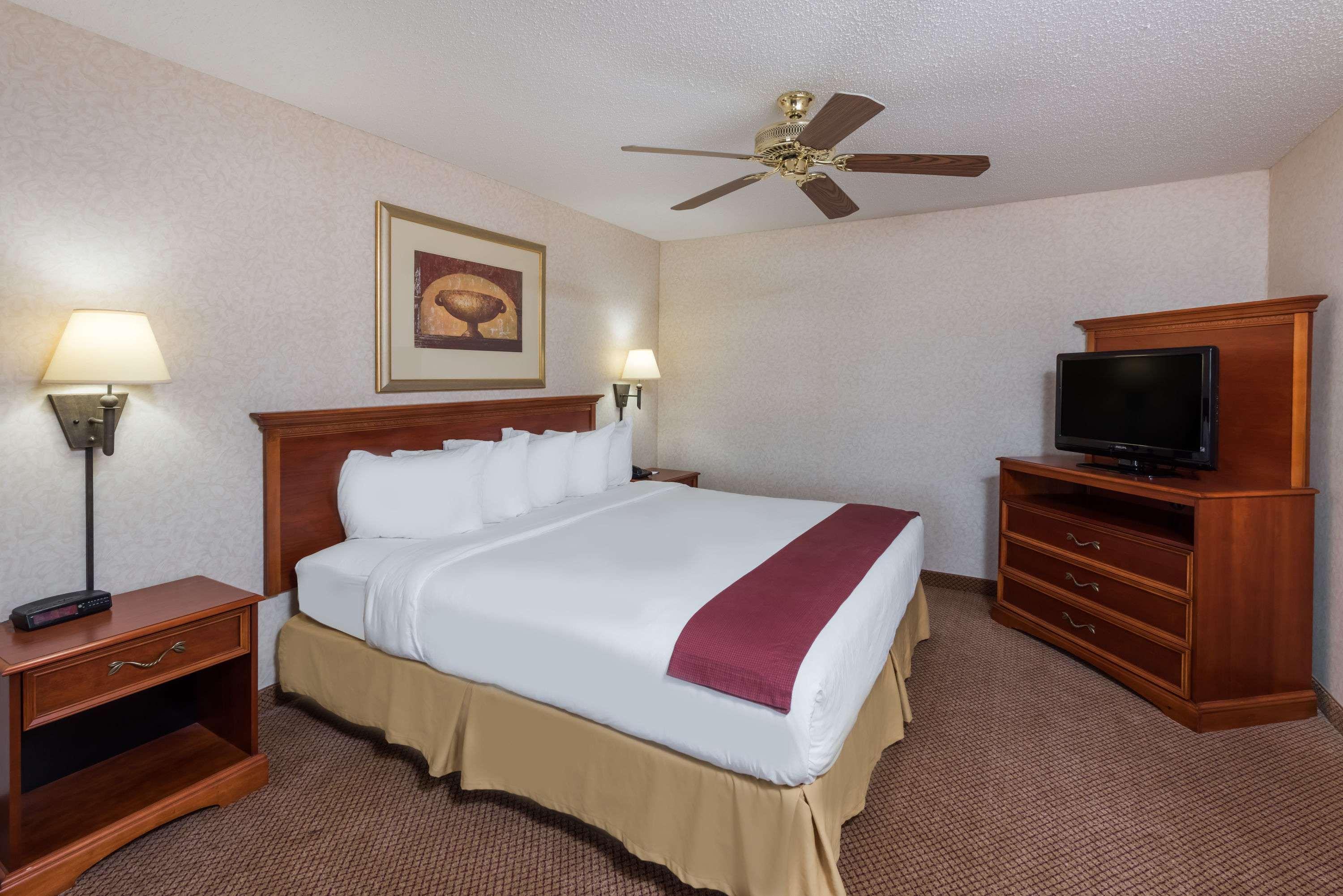 Seasons Inn & Suites Highland Extérieur photo