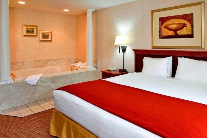 Seasons Inn & Suites Highland Extérieur photo