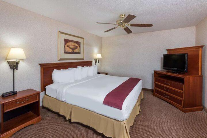 Seasons Inn & Suites Highland Extérieur photo