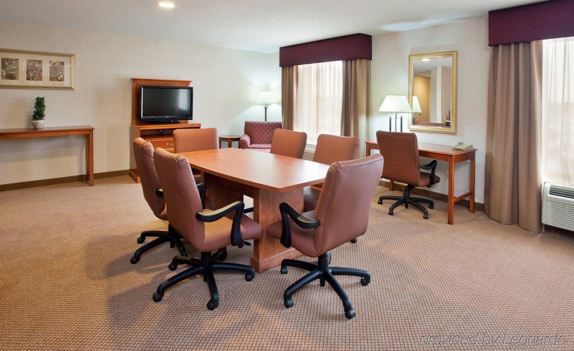 Seasons Inn & Suites Highland Chambre photo