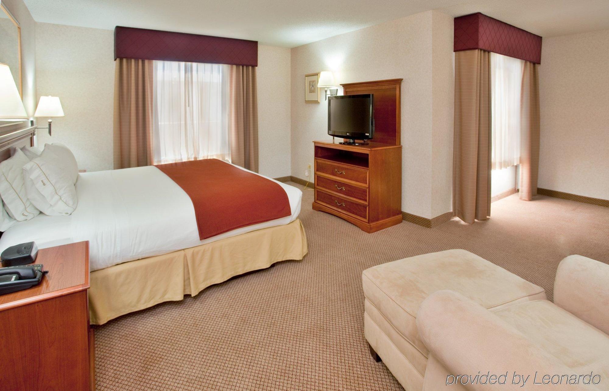 Seasons Inn & Suites Highland Chambre photo