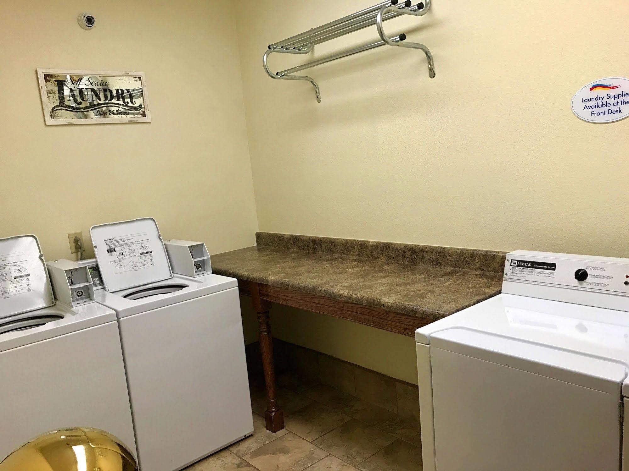 Seasons Inn & Suites Highland Extérieur photo