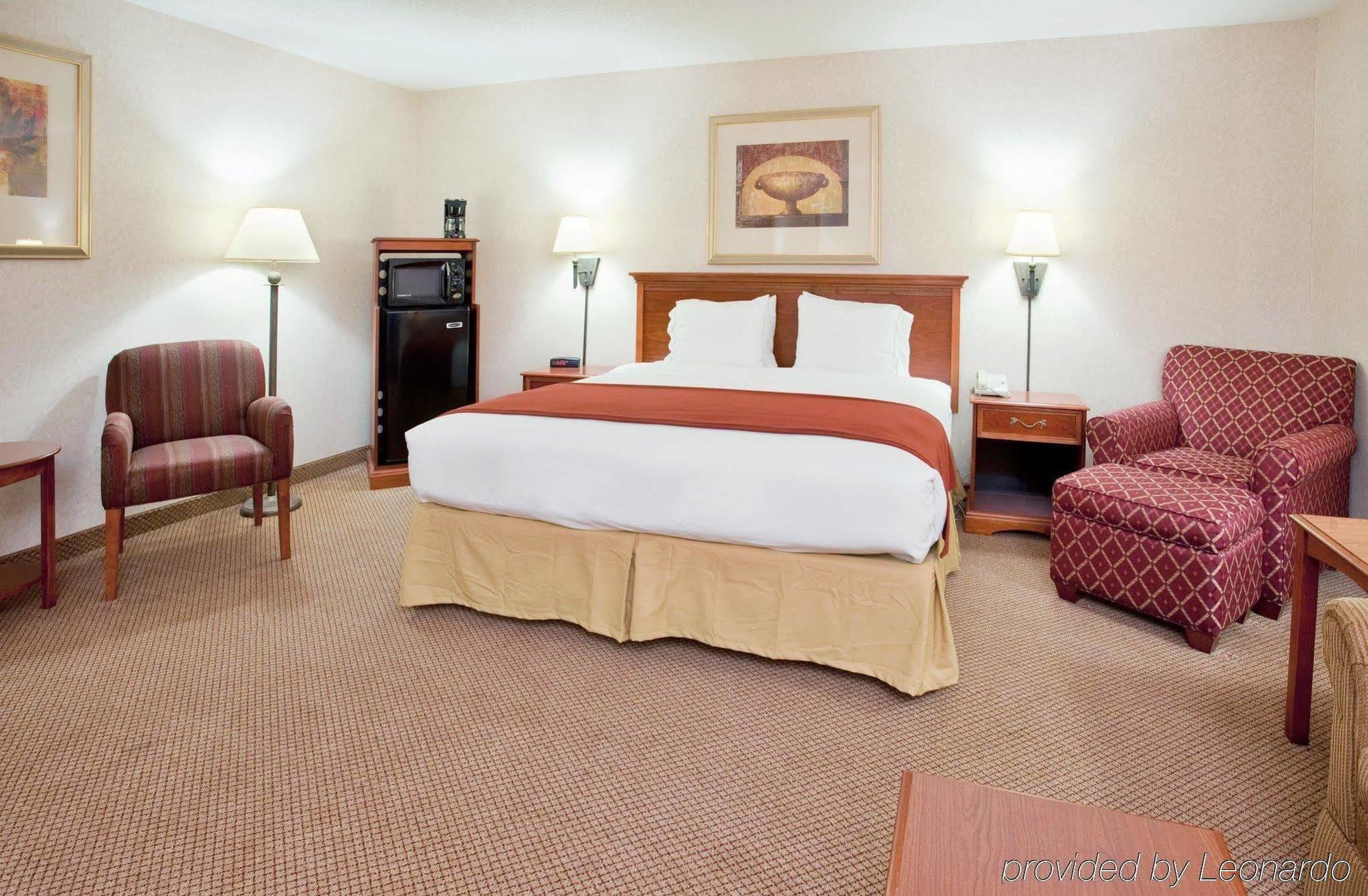Seasons Inn & Suites Highland Chambre photo