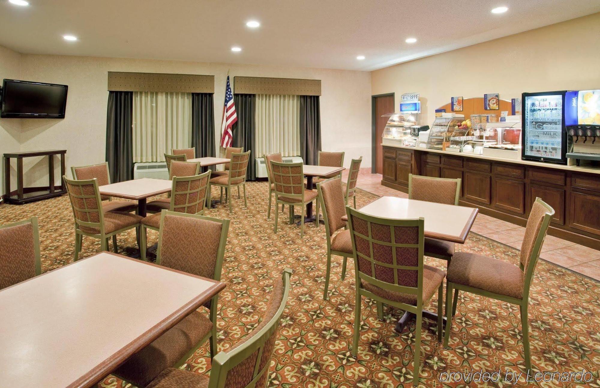 Seasons Inn & Suites Highland Restaurant photo
