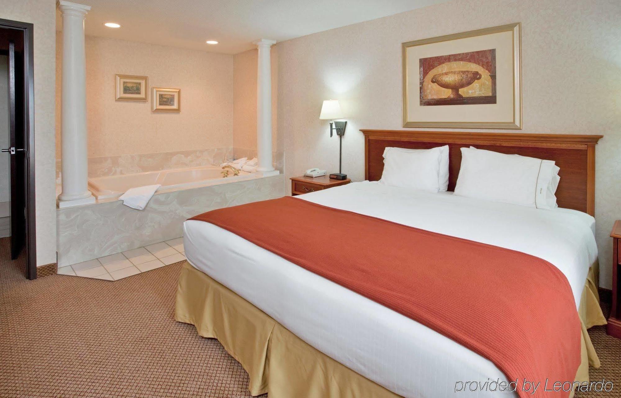Seasons Inn & Suites Highland Chambre photo